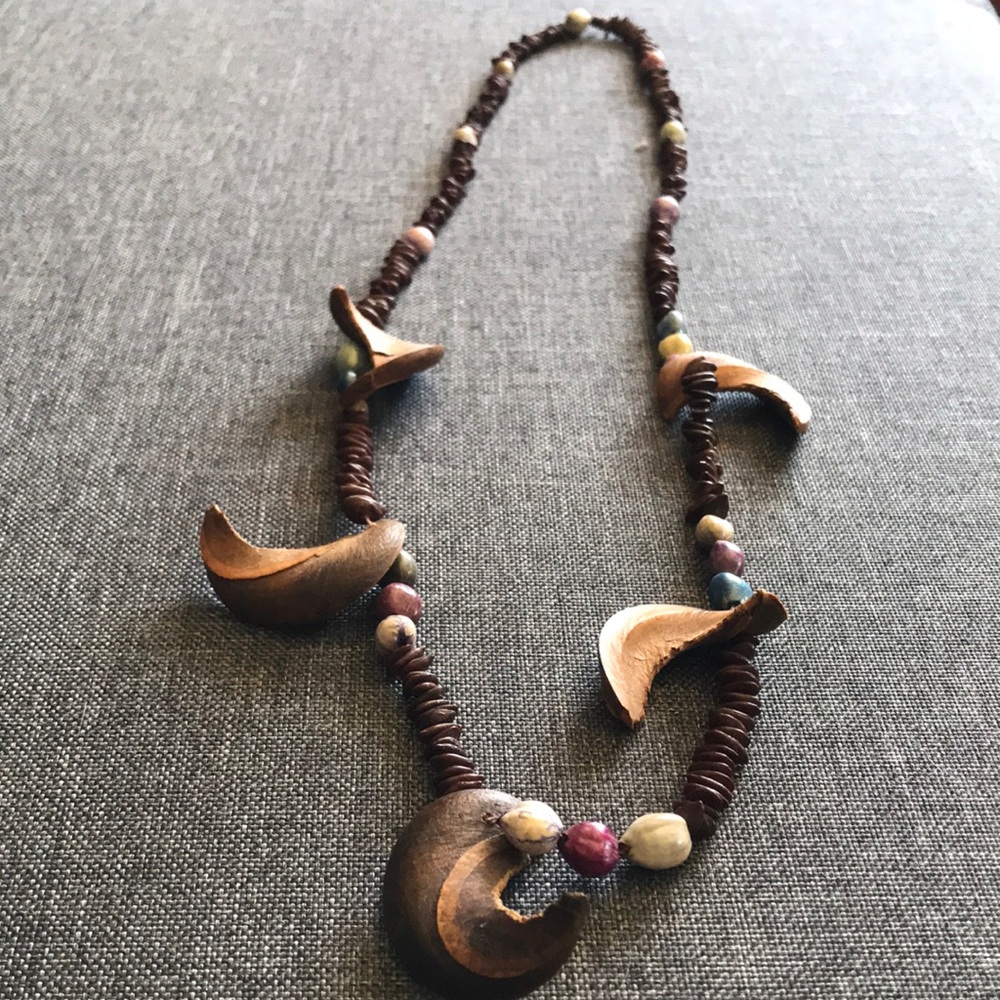 Wood and beads costume jewelry necklace